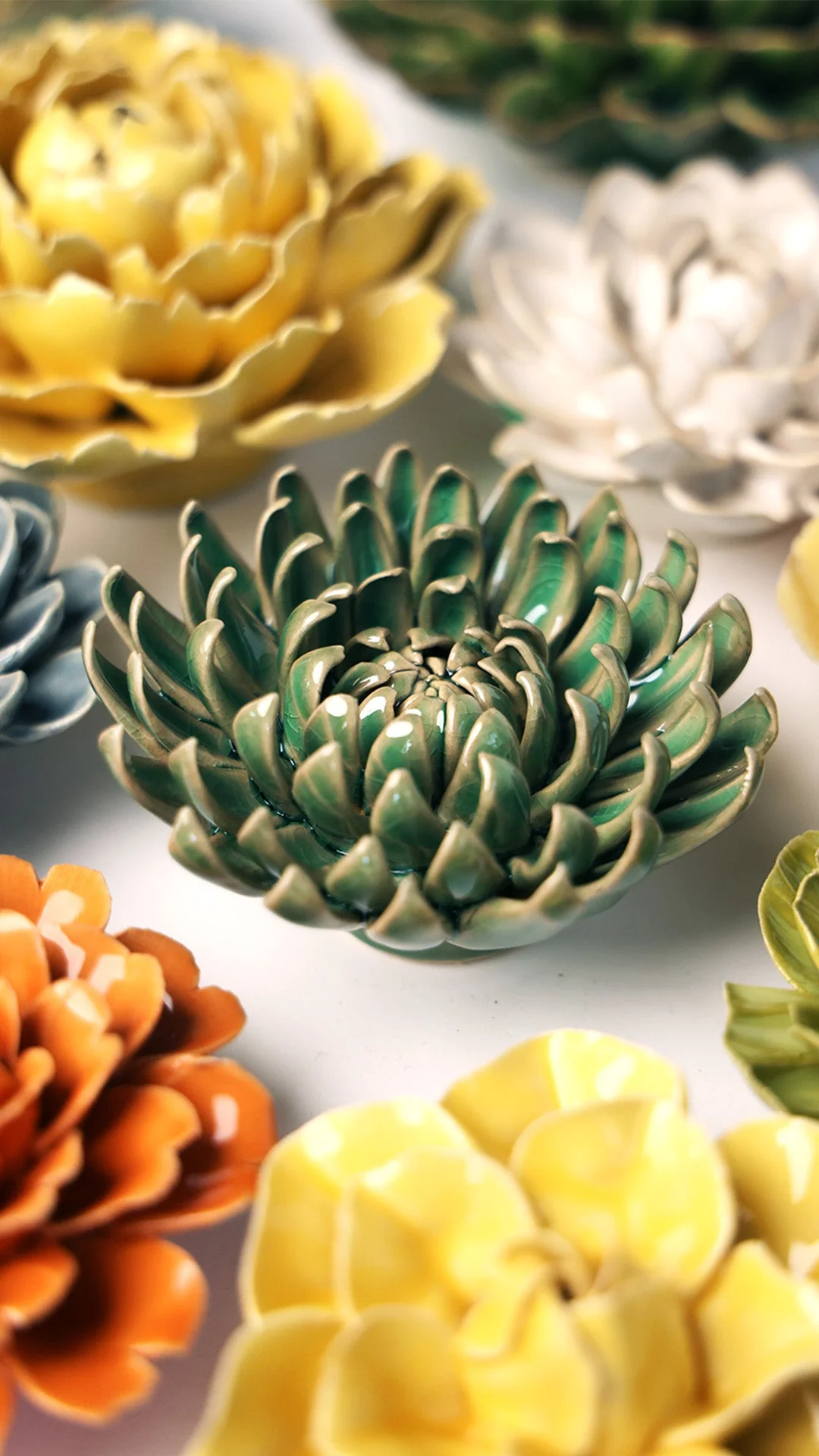 Jungle Green Pompom Mum - Image 4