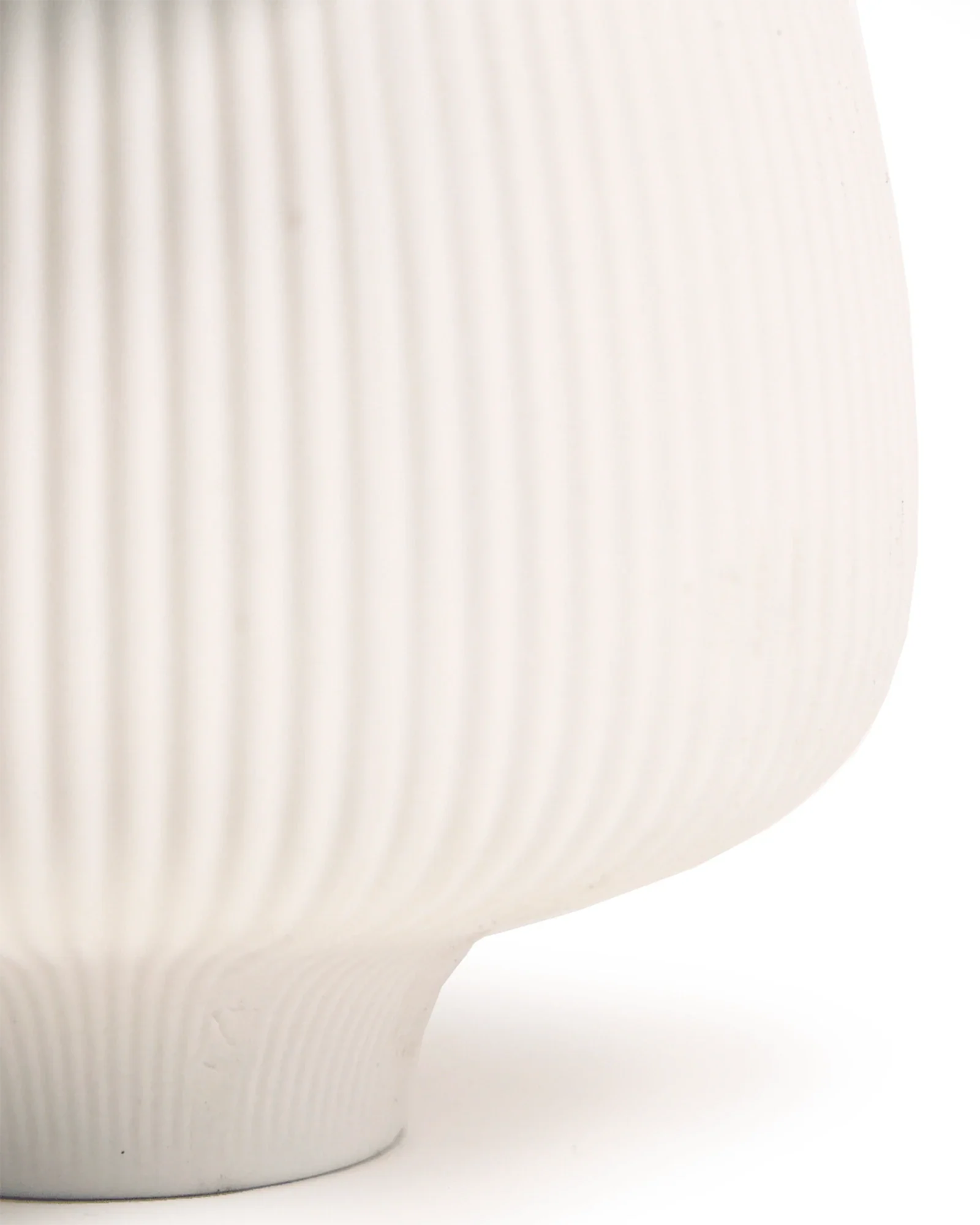 Lilo Large Porcelain Modern Indoor Plant Pot - White - Image 4